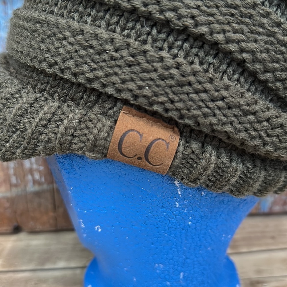 C.C Green Knit Cap - Picture 2 of 5